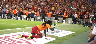 米兰体育官网登录入口-世界室内五人制足球赛中国队晋级八强，世界室内足球五人制比赛历届冠军